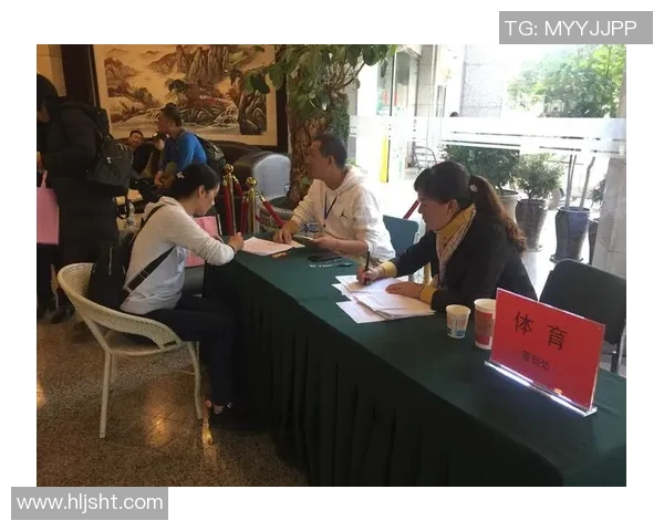 不拘小节的足球明星们如何在场上展现个人魅力与风采