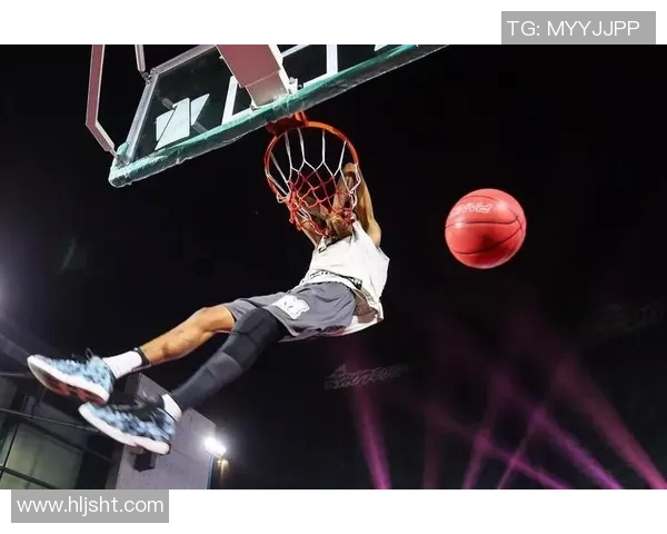 傻子明星篮球场上大显身手引发全场欢笑与惊喜的奇妙瞬间